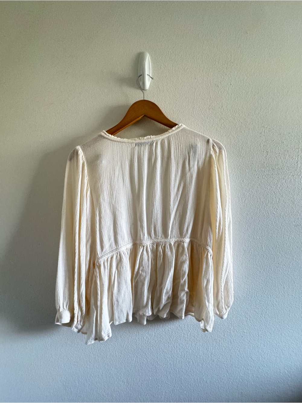 SO Goods for Life  Cream V-Neck Peasant Tiered Peplum Blouse Top size Large - Picture 3 of 8